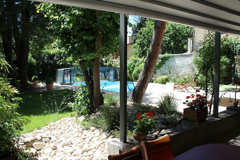 Bed & Breakfast Carcas H�tes Guest House