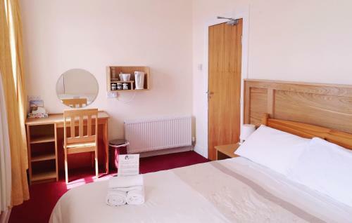 Hostal Bank House Guesthouse