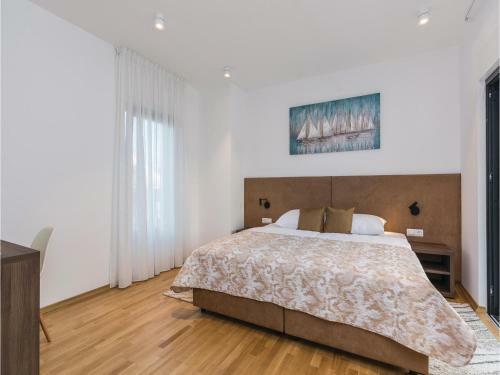 Five-bedroom Holiday Home In Biograd