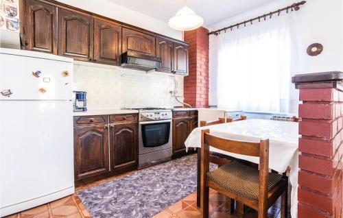 Two-bedroom Apartment In Biograd