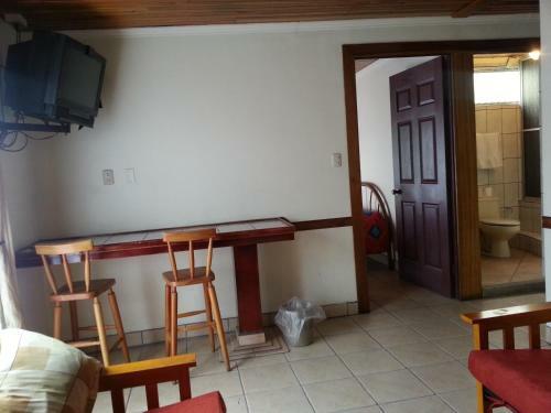 Hotel La Guaria Inn & Suites
