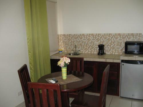 Hotel Las Brisas Resort And Villas