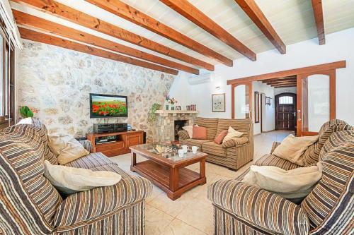 Cala San Vicente Villa Sleeps 7 Pool Air Con Wifi