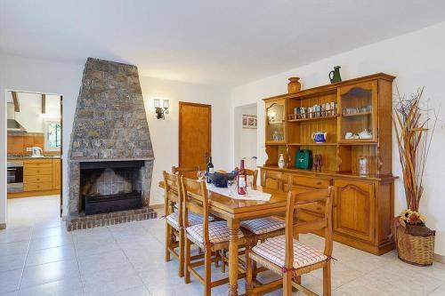 Cala San Vicente Villa Sleeps 6 Pool Air Con Wifi
