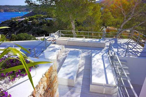 Cala Tarida Villa Sleeps 12 Pool Air Con Wifi