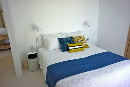 Cala Tarida Villa Sleeps 12 Pool Air Con Wifi