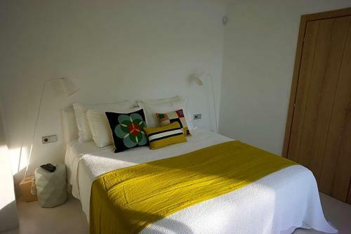 Cala Tarida Villa Sleeps 12 Pool Air Con Wifi