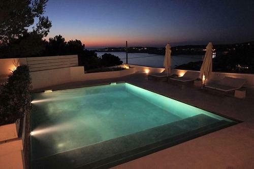 Cala Tarida Villa Sleeps 12 Pool Air Con Wifi
