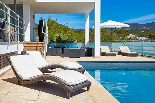 Cala Tarida Villa Sleeps 10 Pool Air Con Wifi