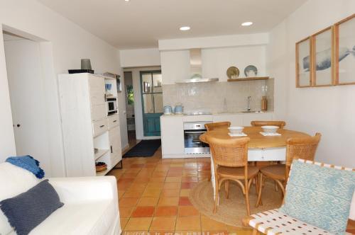 Refurbished Apartment Seaview, Santa Agata