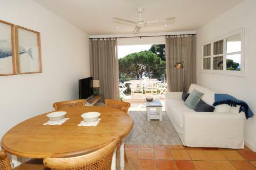 Refurbished Apartment Seaview, Santa Agata