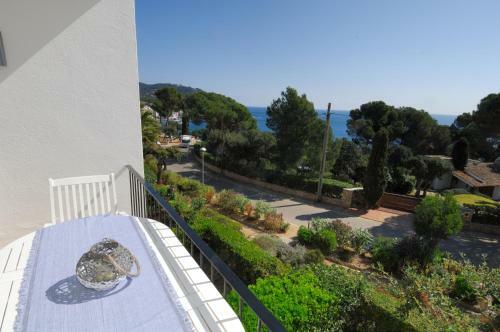 Refurbished Apartment Seaview, Santa Agata