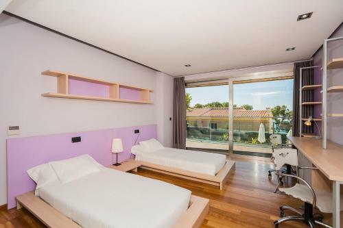 Alcanada Villa Sleeps 10 Pool Air Con Wifi
