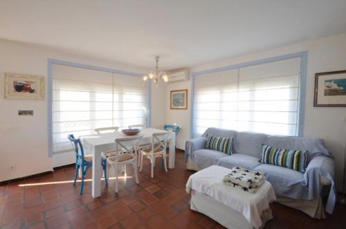 Begur Villa Sleeps 8 Pool Air Con
