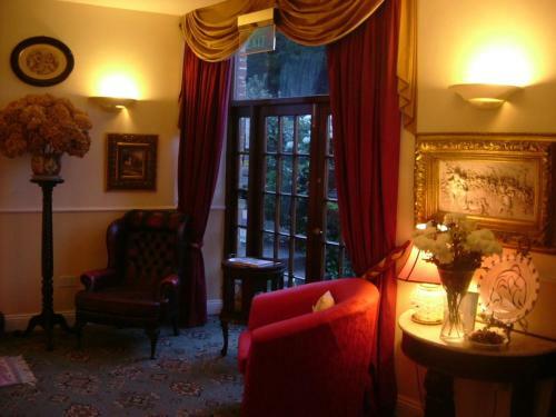 Hostal The Coach House