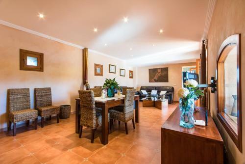 Buger Villa Sleeps 8 Pool Air Con Wifi
