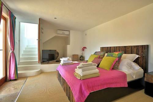 Cala Llonga Villa Sleeps 10 Pool Air Con Wifi