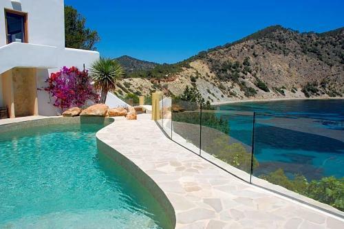 Cala Llonga Villa Sleeps 10 Pool Air Con Wifi