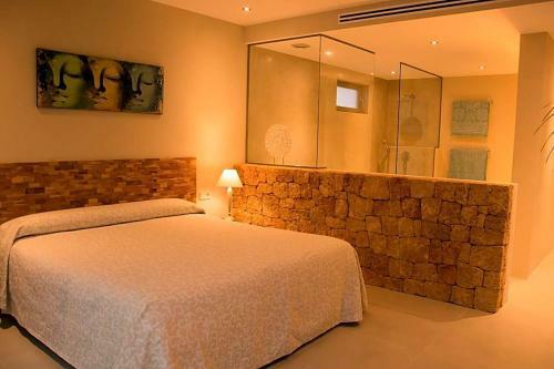 Cala Llonga Villa Sleeps 8 Pool Air Con Wifi