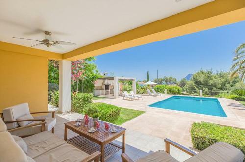 Calpe Villa Sleeps 10 Pool Air Con Wifi
