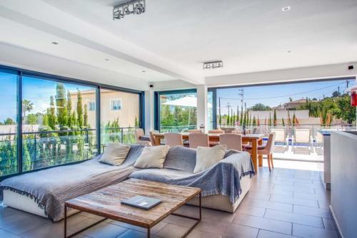 Calpe Villa Sleeps 8 Pool Air Con Wifi