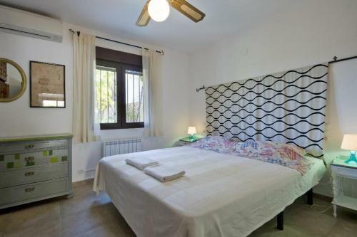 Denia Villa Sleeps 8 Pool Air Con Wifi