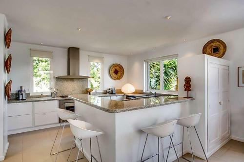 Es Cubells Villa Sleeps 12 Pool Air Con Wifi
