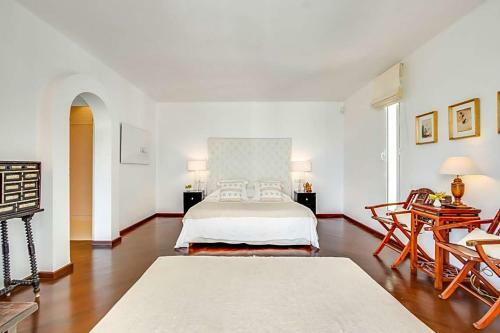 Es Cubells Villa Sleeps 12 Pool Air Con Wifi