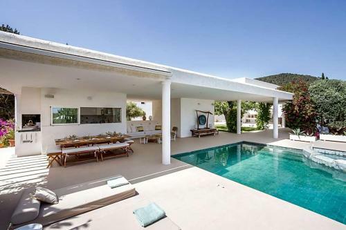 Es Cubells Villa Sleeps 12 Pool Air Con Wifi