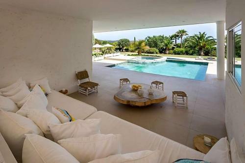 Es Cubells Villa Sleeps 12 Pool Air Con Wifi