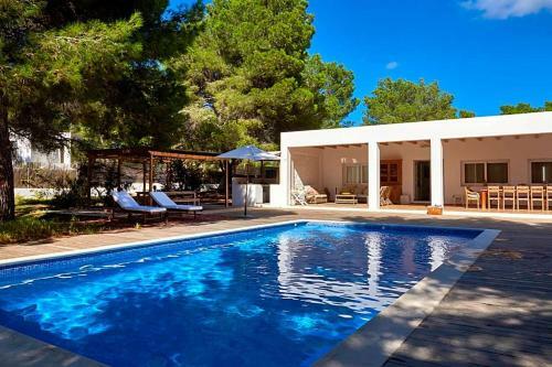 Es Cubells Villa Sleeps 8 Pool Air Con Wifi