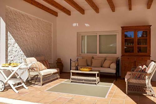 Es Cubells Villa Sleeps 8 Pool Air Con Wifi