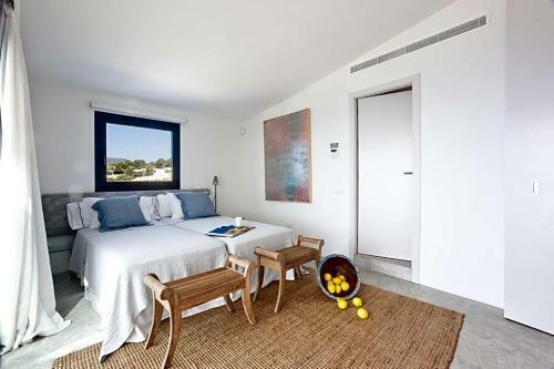 Es Cubells Villa Sleeps 10 Pool Air Con Wifi
