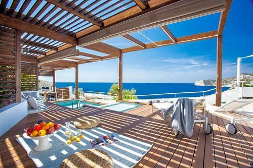 Es Cubells Villa Sleeps 10 Pool Air Con Wifi