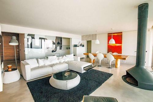 Es Cubells Villa Sleeps 6 Pool Air Con Wifi