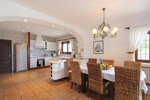 Es Cubells Villa Sleeps 10 Pool Air Con Wifi