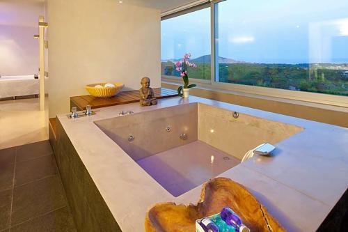 Es Cubells Villa Sleeps 12 Pool Air Con Wifi