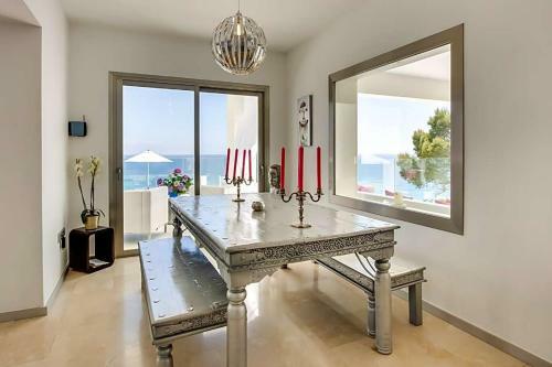 Es Cubells Villa Sleeps 12 Pool Air Con Wifi