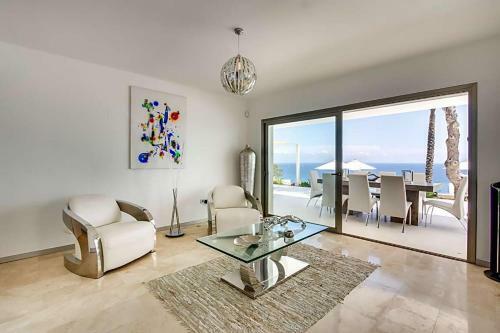Es Cubells Villa Sleeps 12 Pool Air Con Wifi
