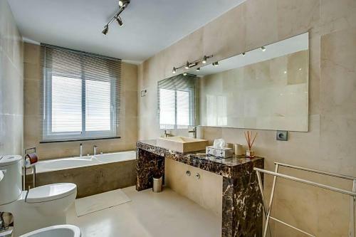 Es Cubells Villa Sleeps 12 Pool Air Con Wifi