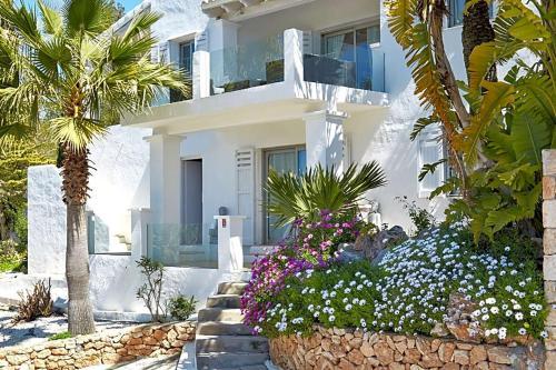 Es Cubells Villa Sleeps 10 Pool Air Con Wifi