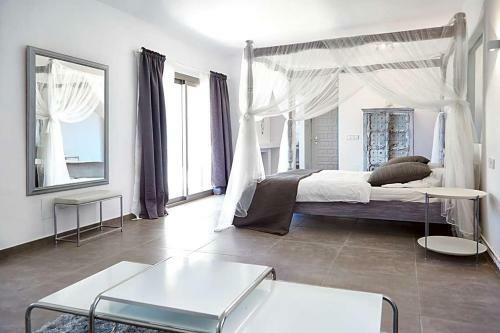 Es Cubells Villa Sleeps 10 Pool Air Con Wifi