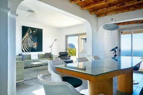 Es Cubells Villa Sleeps 10 Pool Air Con Wifi