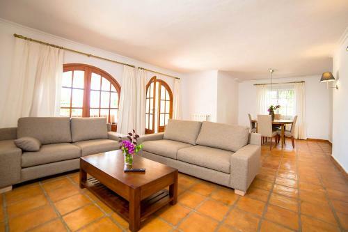 Fanadix Villa Sleeps 6 Pool Air Con Wifi