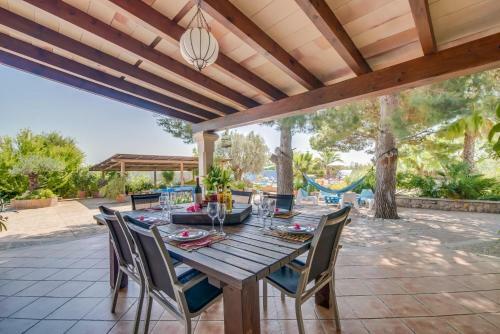 Inca Villa Sleeps 8 Pool Air Con Wifi
