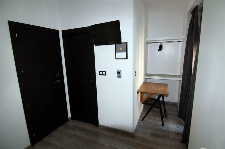 Hostal MH Fuencarral