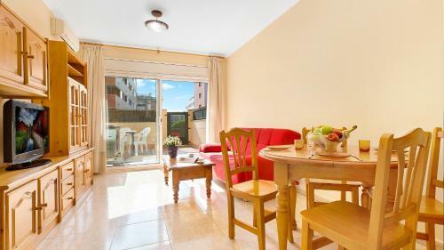 Lloret De Mar Apartment Sleeps 4
