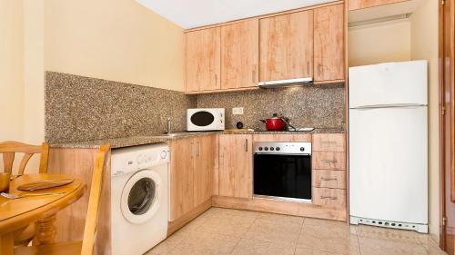 Lloret De Mar Apartment Sleeps 4