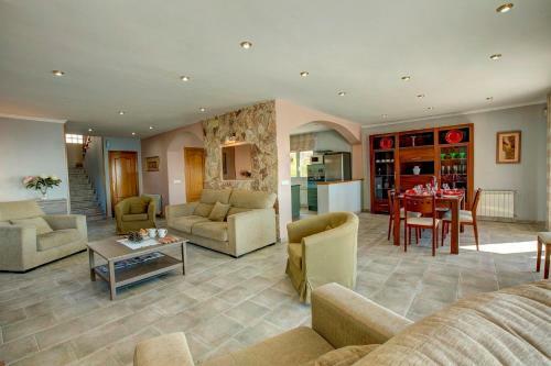 Lloret De Mar Villa Sleeps 9 Pool Wifi