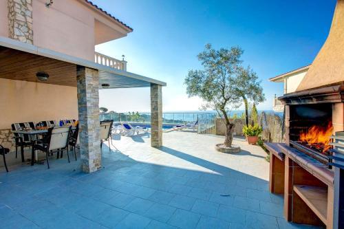 Lloret De Mar Villa Sleeps 9 Pool Wifi